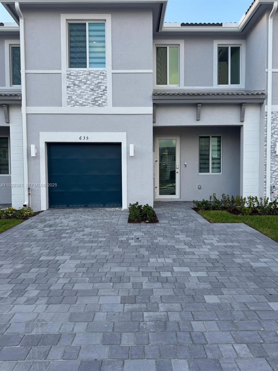 Homestead Condo: 635 Southeast 13th St Circle