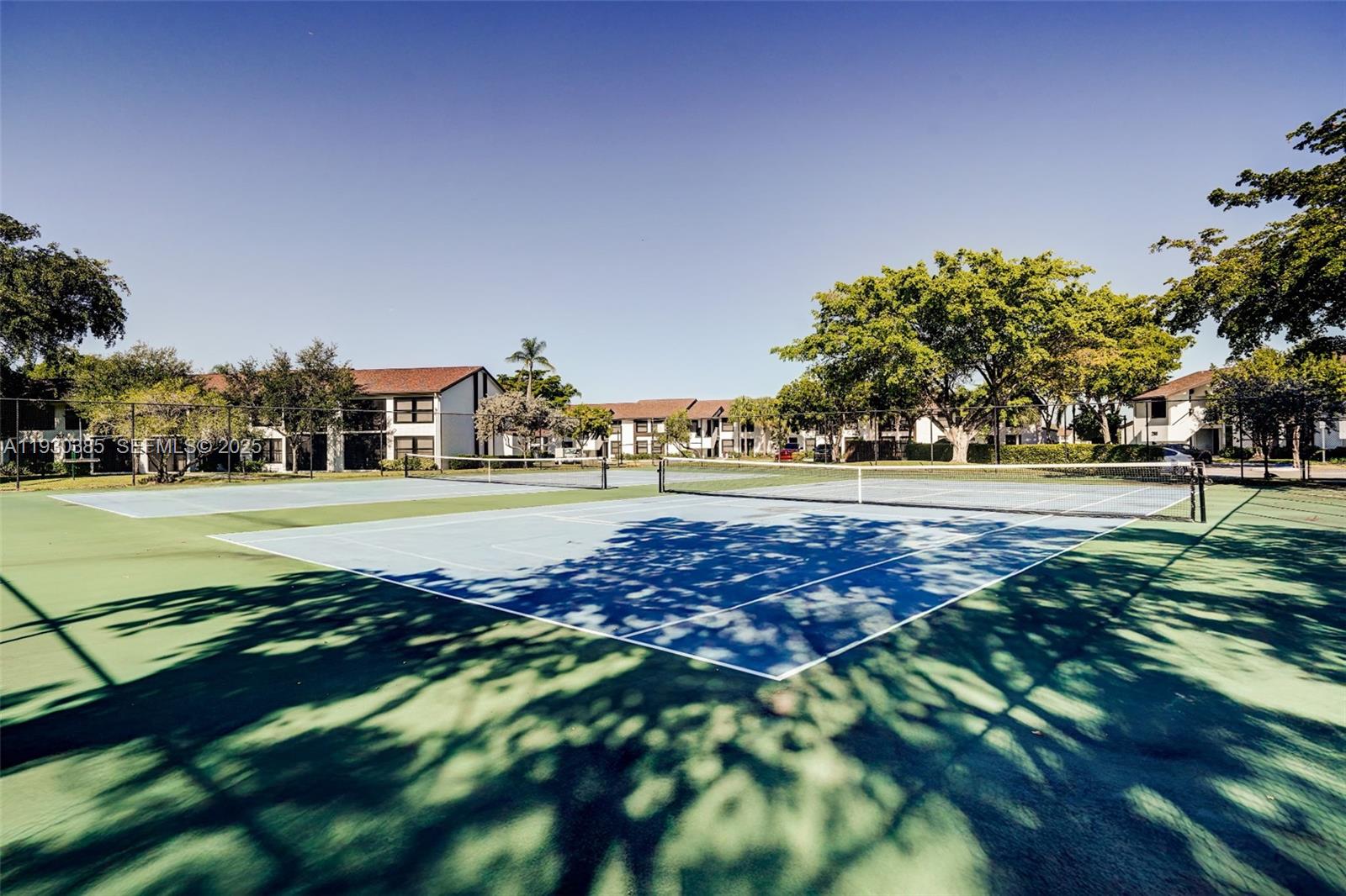 Oakland Park Condo: 212 Lake Pointe Drive