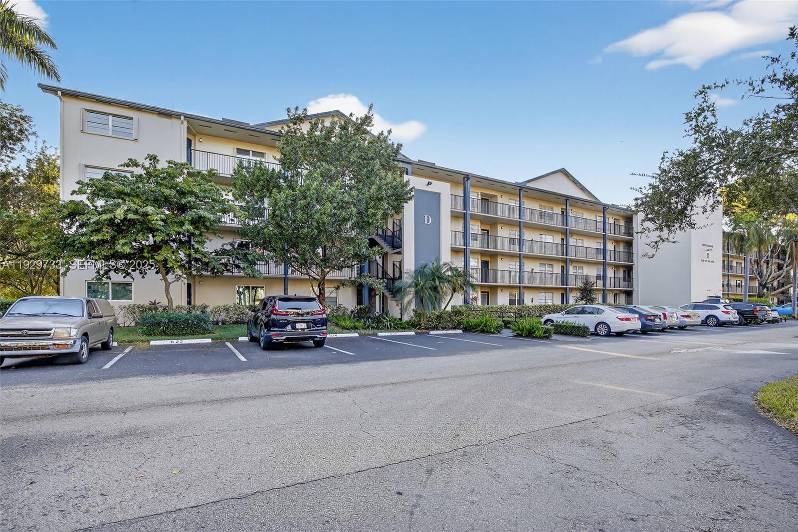Pembroke Pines Condo: 900 Southwest 128th Avenue