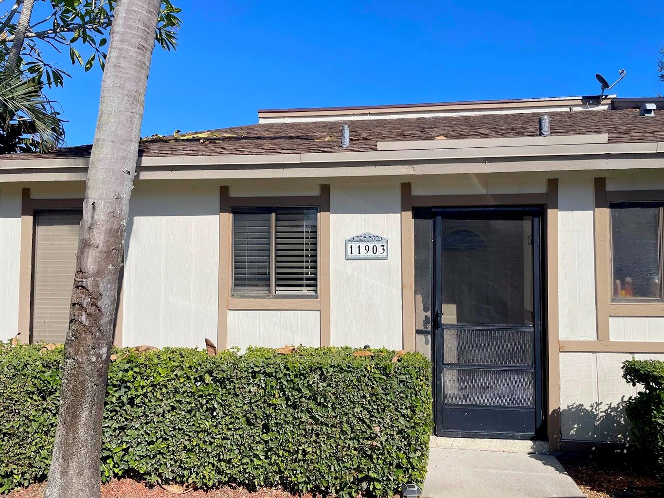 Wellington Condo: 11903 Sturbridge Lane