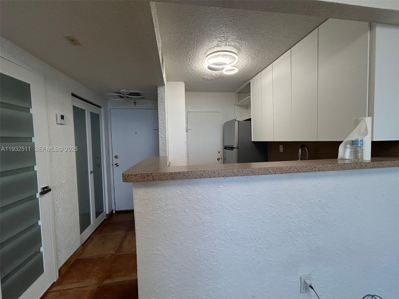 Miami Beach Condo: 2899 Collins Avenue