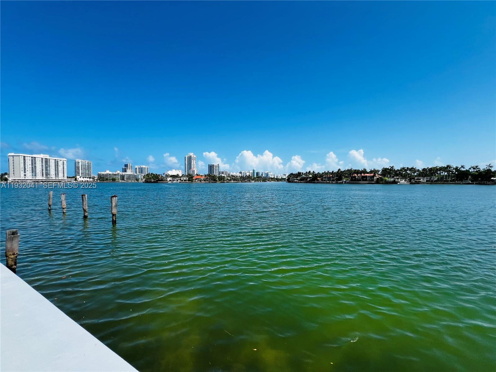 Miami Beach Condo: 946 Bay Drive