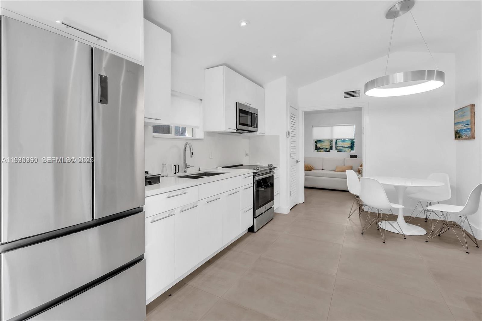 Miami Beach Condo: 836 West 40th Street