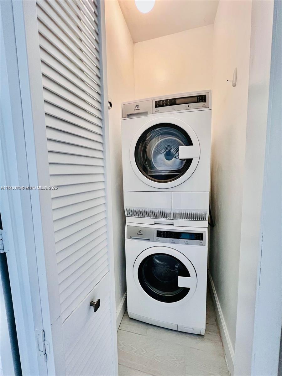 Miami Beach Condo: 125 South Shore Drive