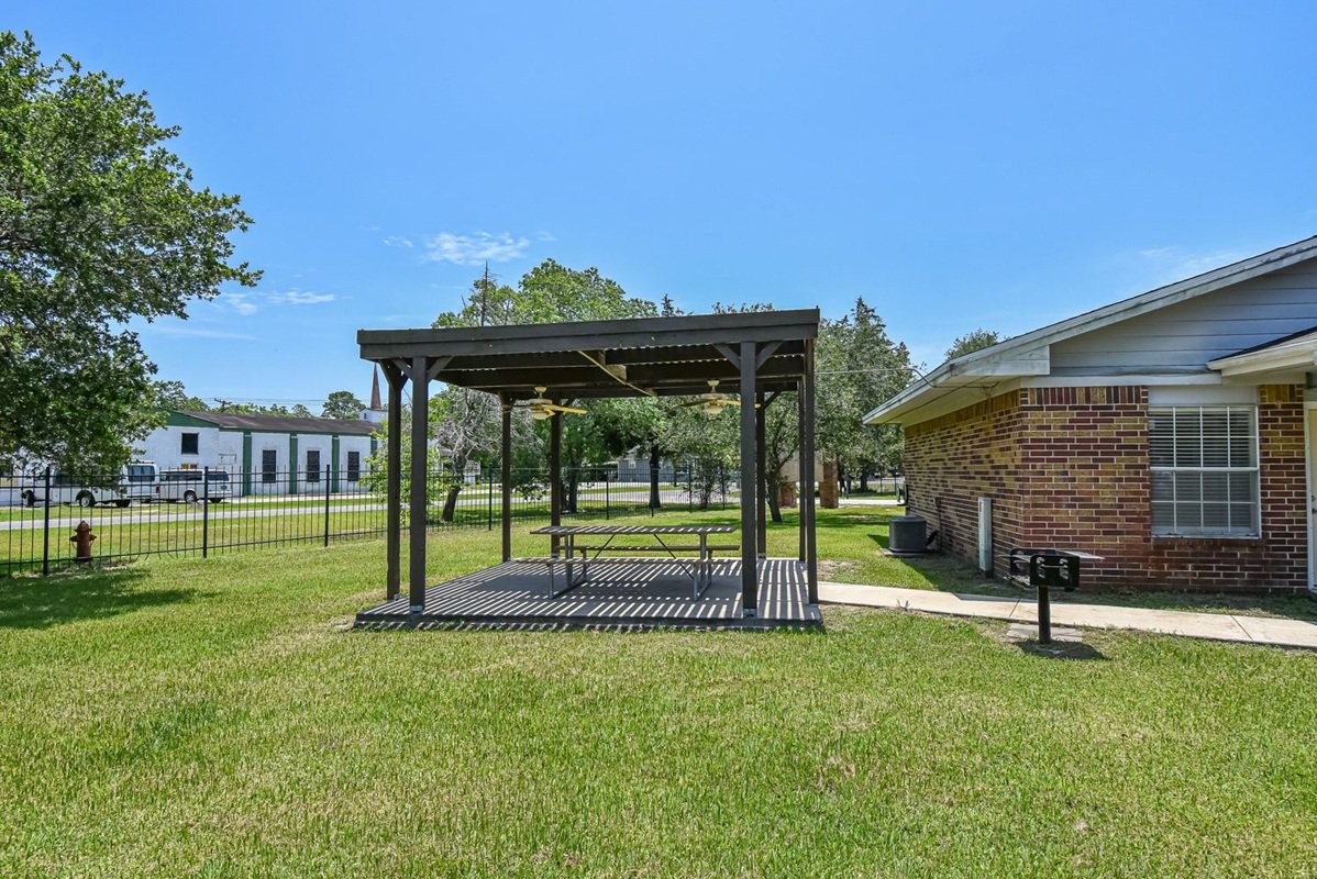 Bay City Condo: 1800 Avenue H