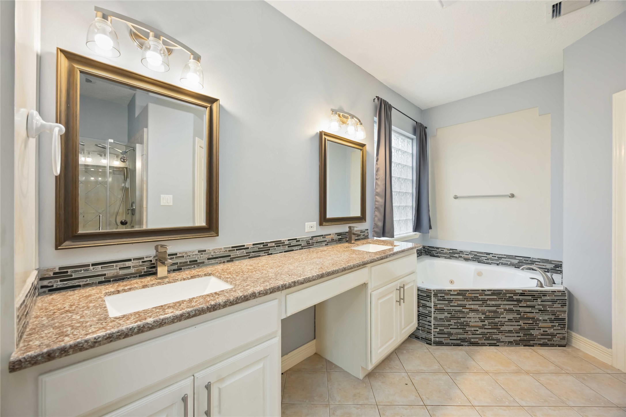 League City Condo: 1402 Chaparral Crossing