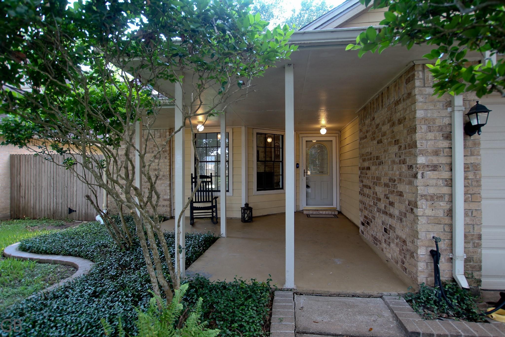 Sugar Land Condo: 2002 Creekshire Drive