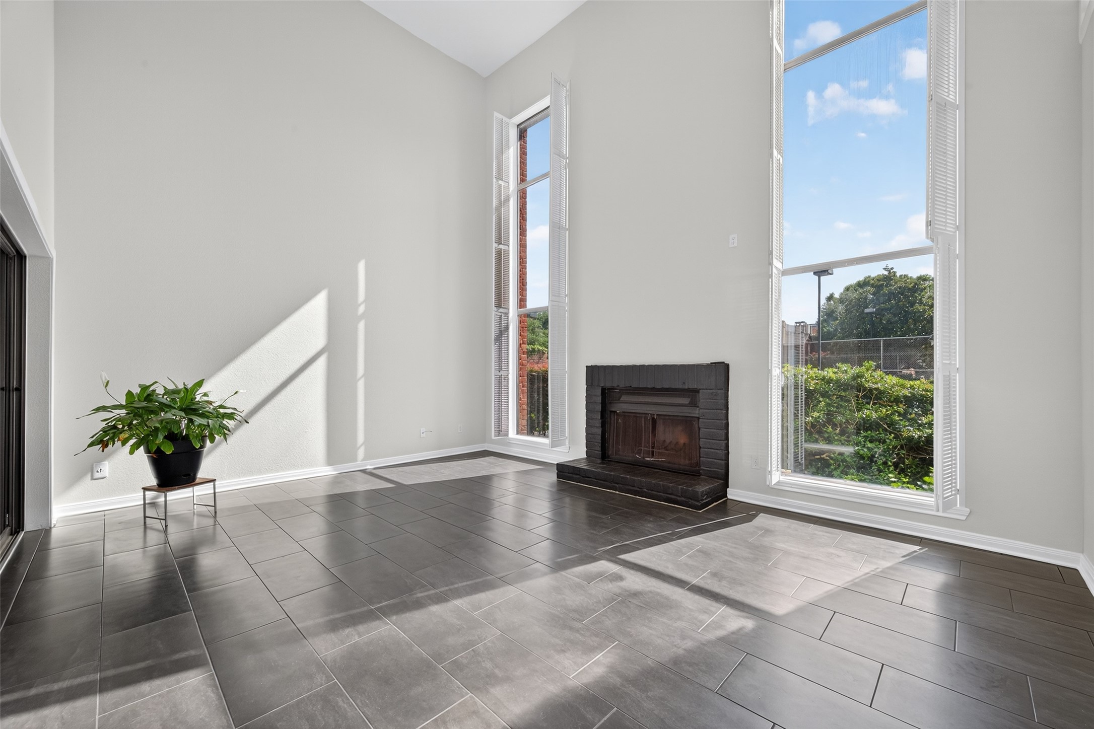 Houston Condo: 7447 Cambridge Street