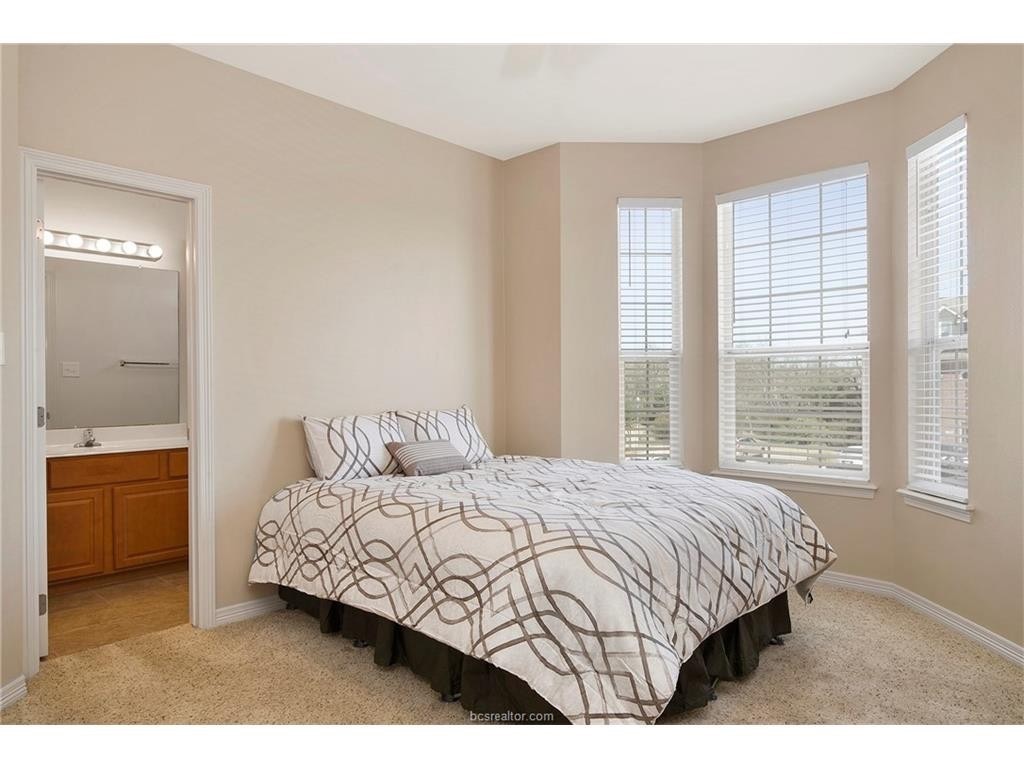 College Station Condo: 305 Holleman Drive East