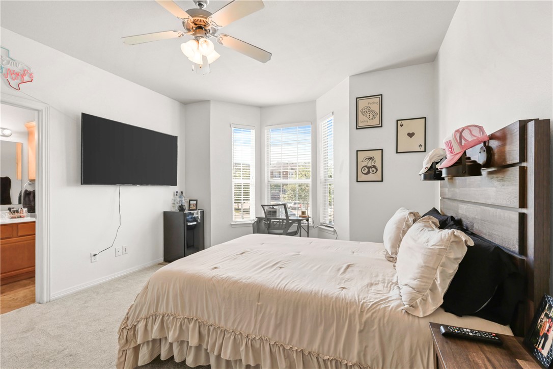 College Station Condo: 305 Holleman Drive East