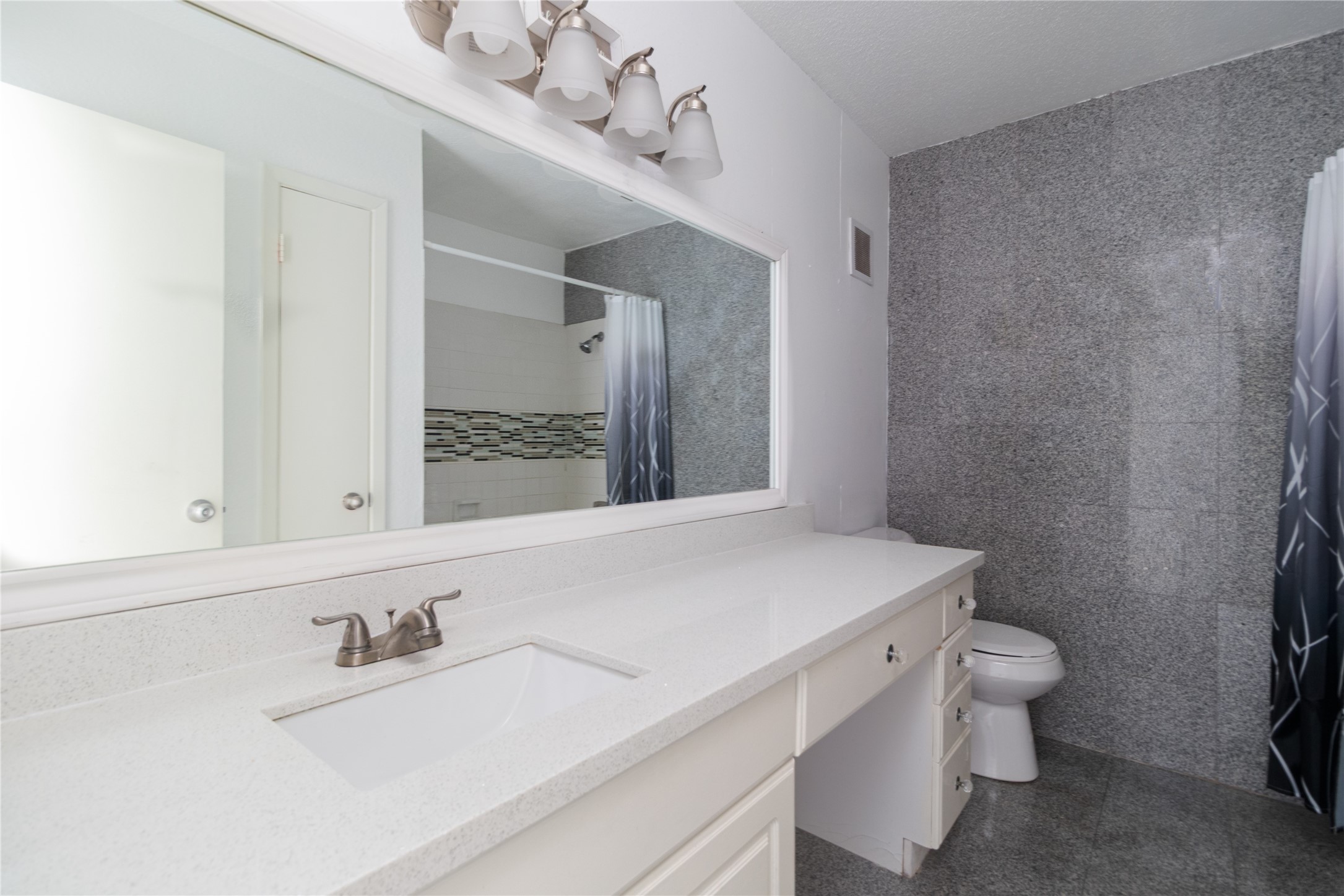 Houston Condo: 6202 Skyline Drive