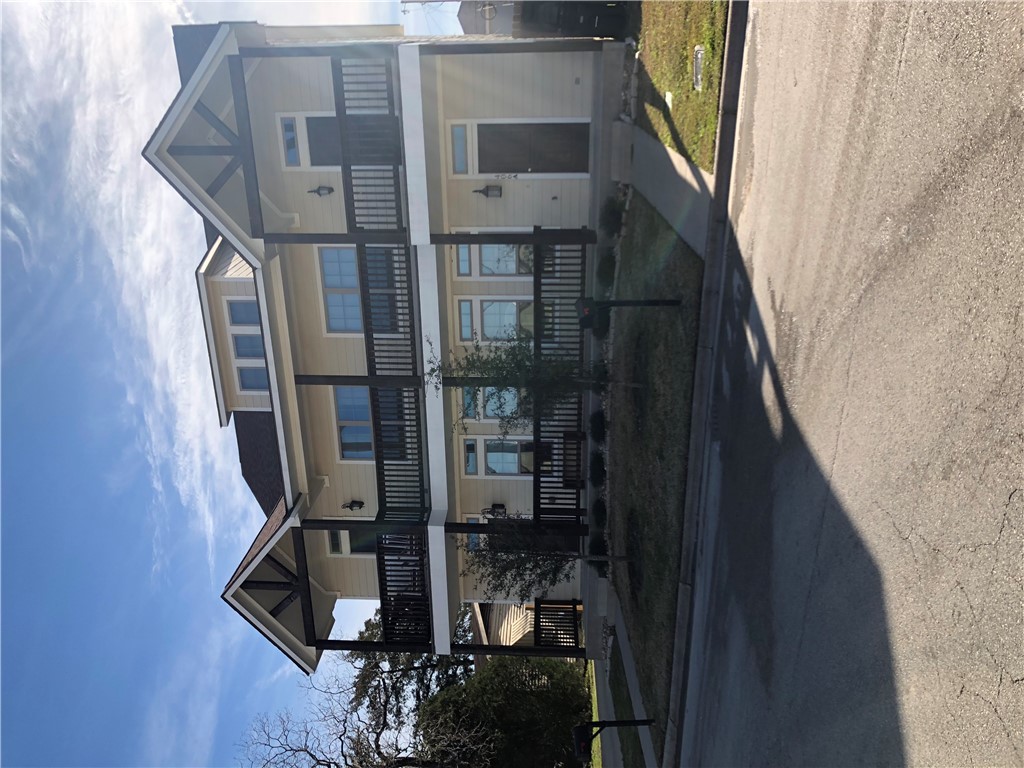 College Station Condo: 301 B Poplar Street