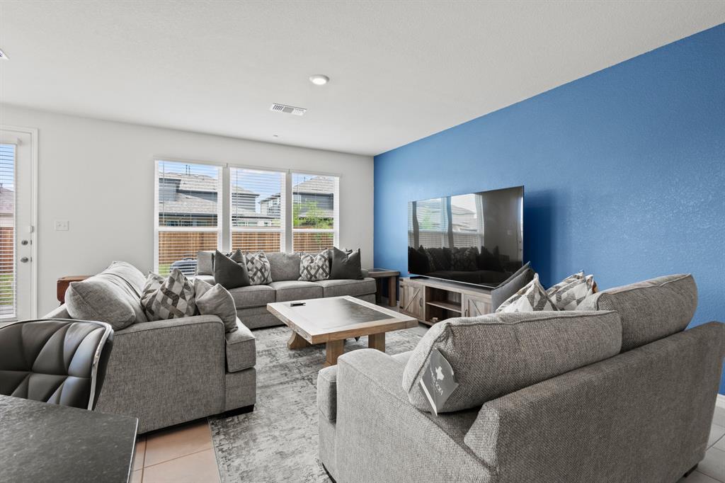 Aubrey Condo: 925 West Drive