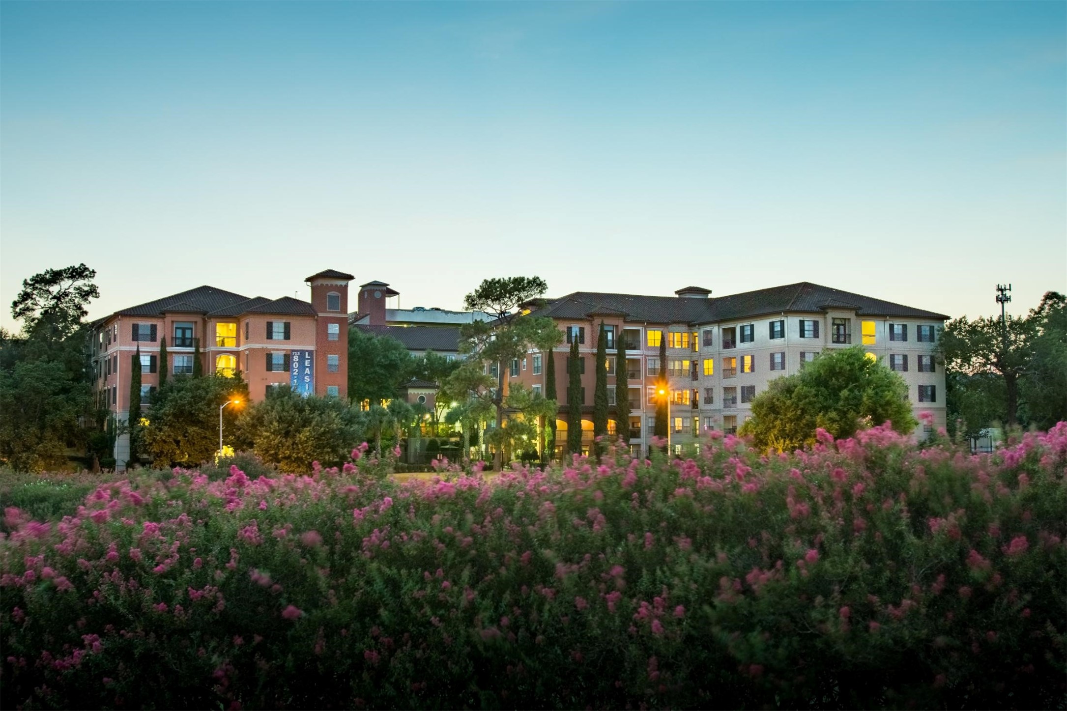 Houston Condo: 320 Jackson Hill Street