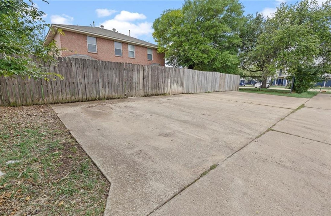 College Station Condo: 608 Corregidor Drive