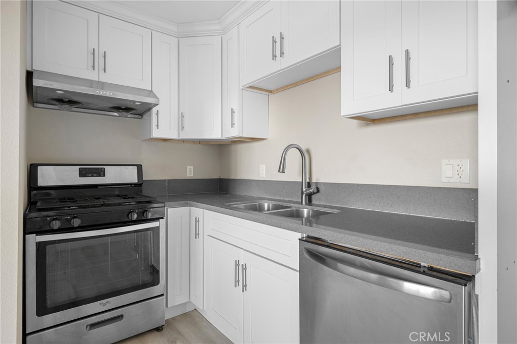 North Hollywood Condo: 11731 Runnymede Street