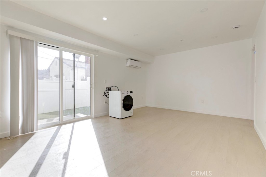 North Hollywood Condo: 5654 1/2 Cartwright Avenue