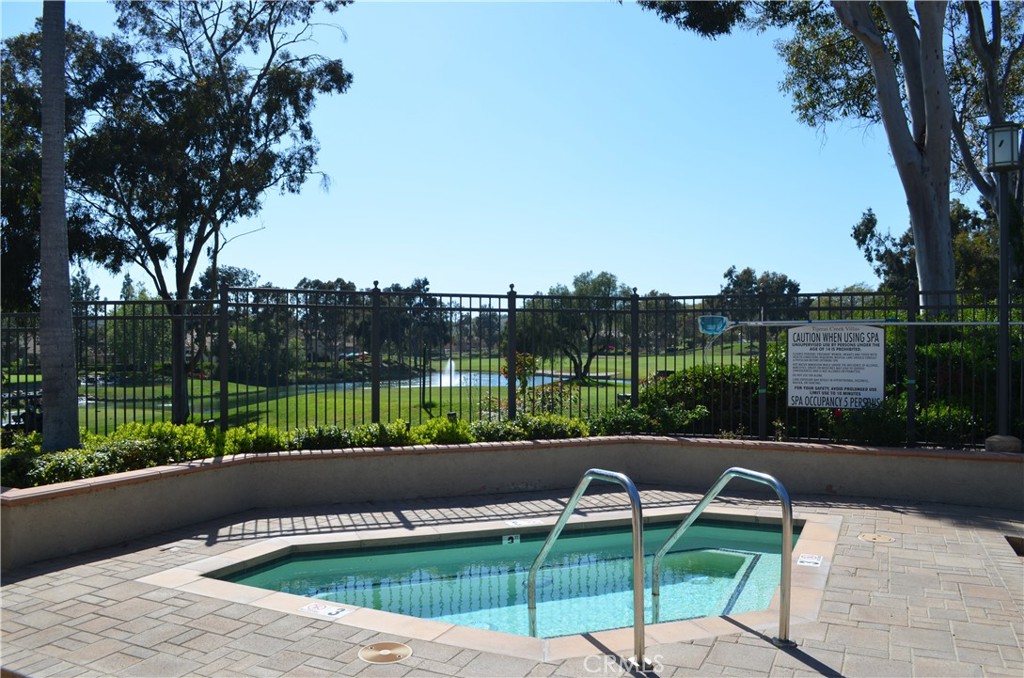 Rancho Santa Margarita Condo: 6 Vía Contento