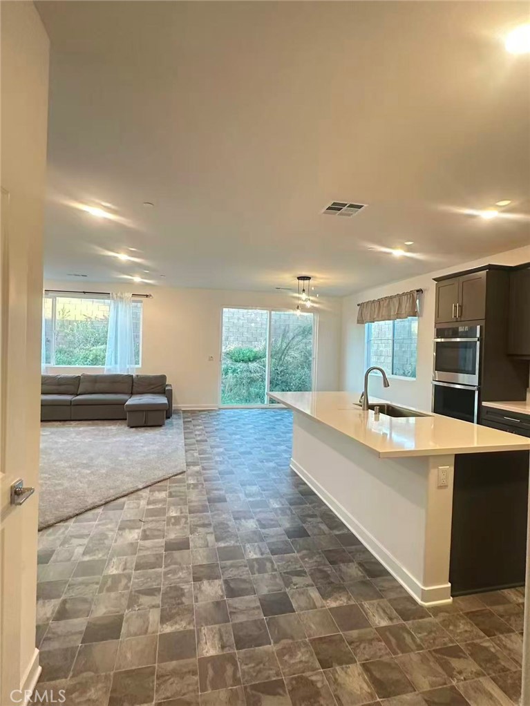 Ontario Condo: 2595 Pheasant Way