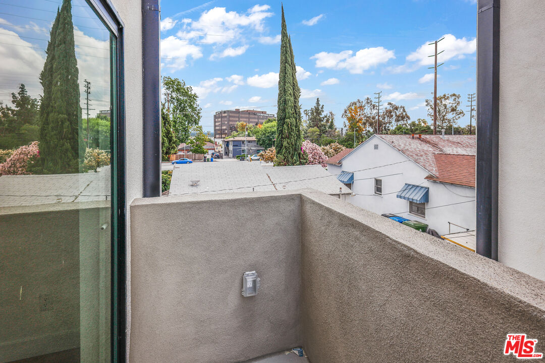 North Hollywood Condo: 11012 Hortense Street