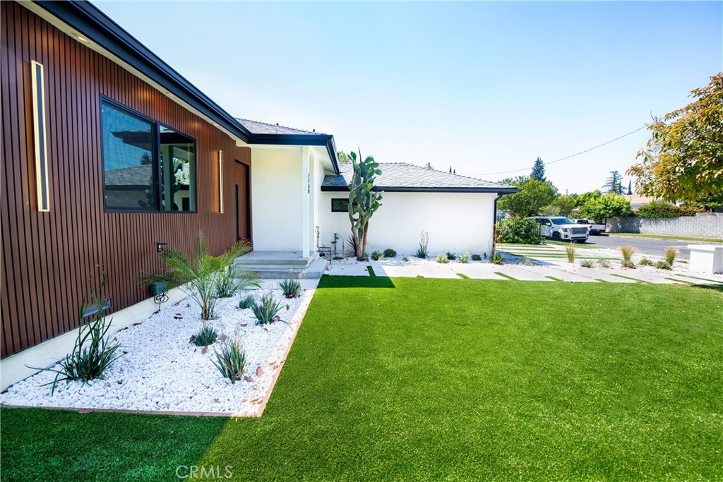 Canoga Park Condo: 7760 Independence Avenue