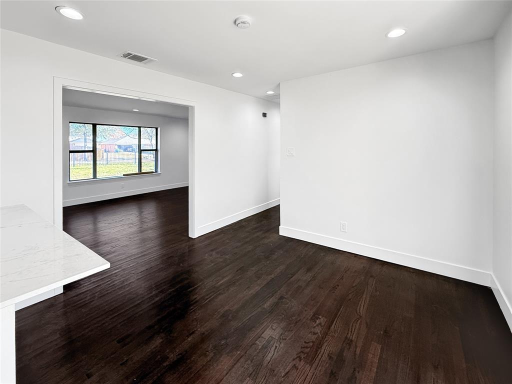 Lancaster Condo: 425 Chesier Road