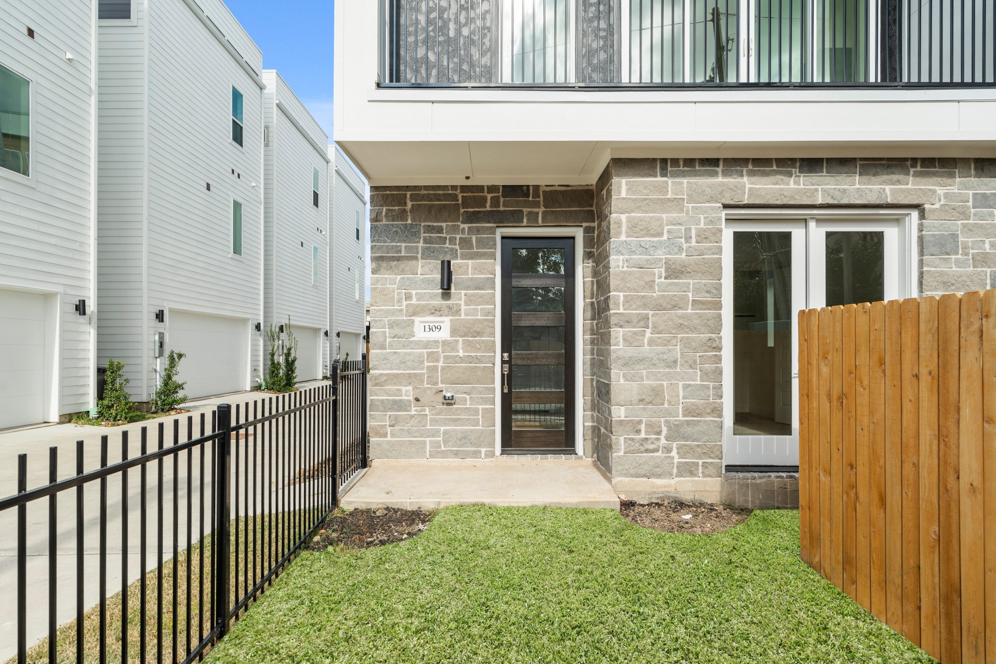 Houston Condo: 1309 Rosewood Street