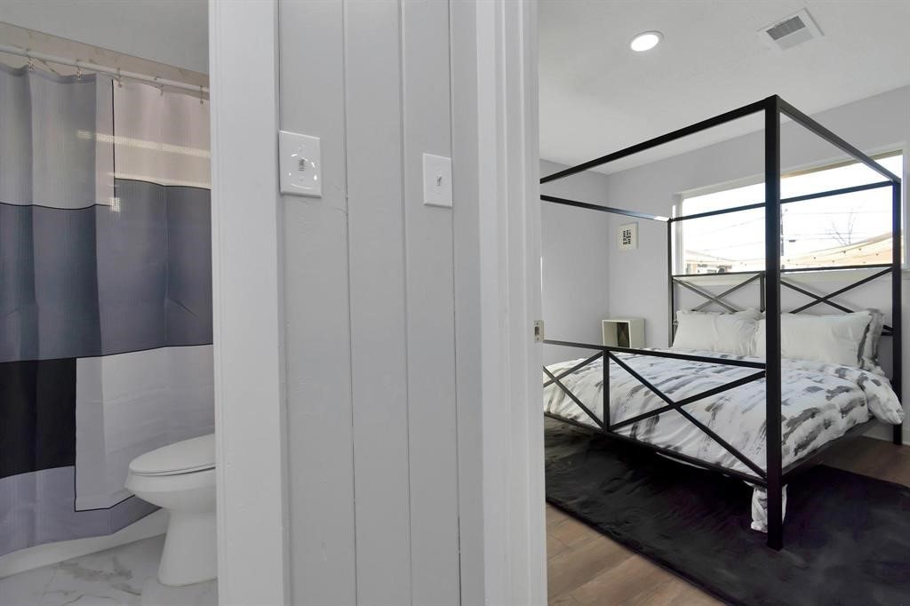 Houston Condo: 3339 Simmons Street