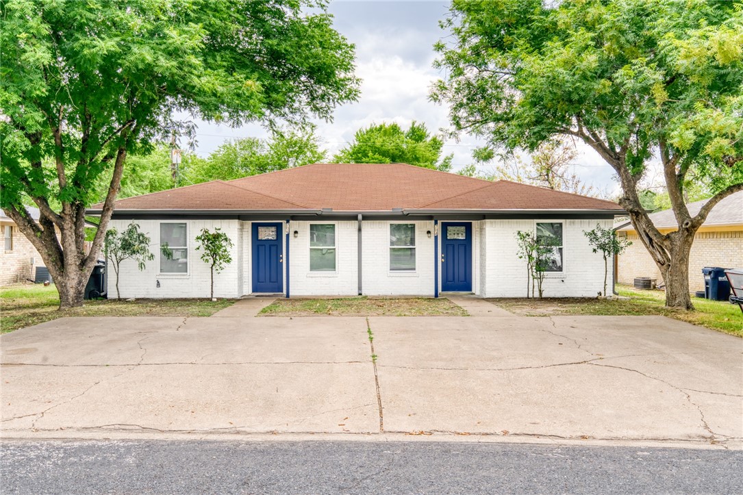 College Station Condo: 704 Llano Place