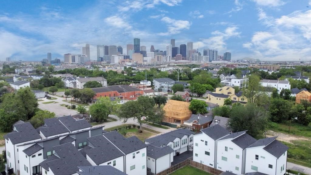 Houston Condo: 2722 Anita Street