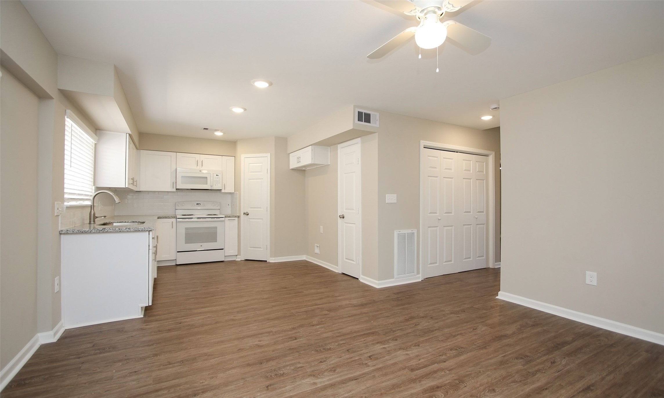 Katy Condo: 1547 Airline Drive