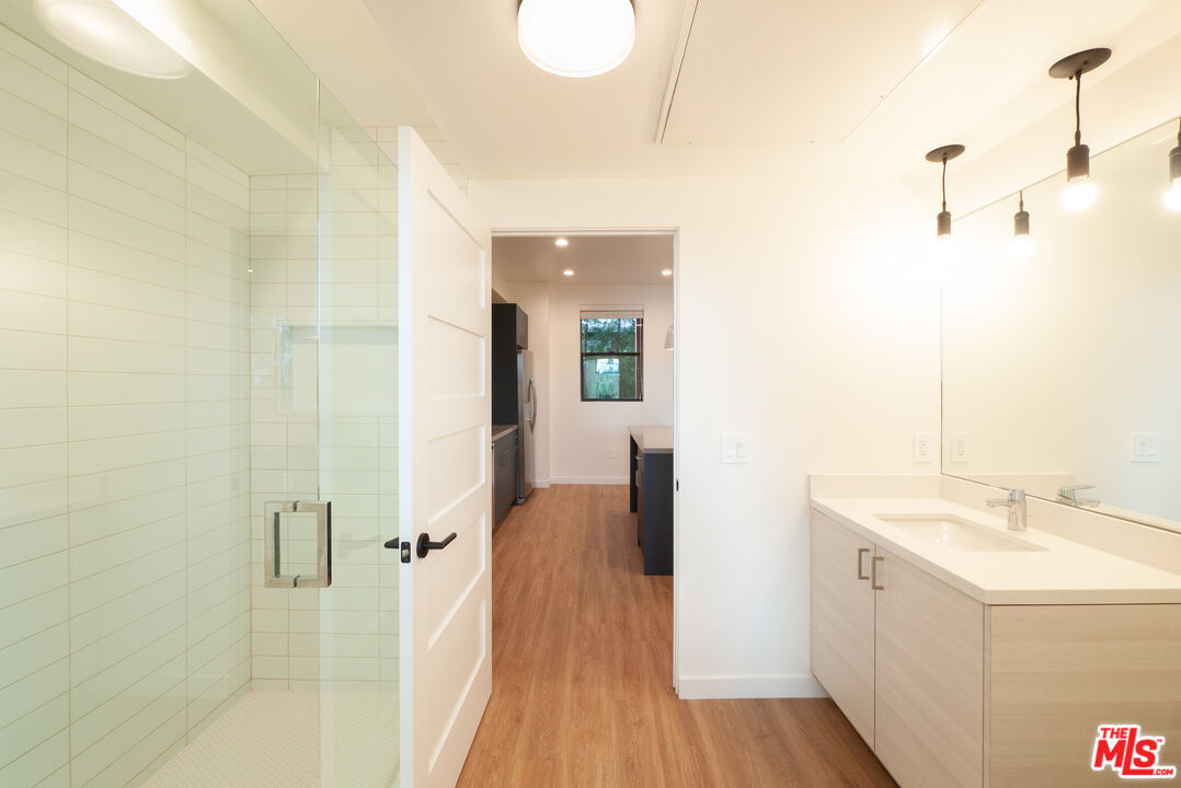 Los Angeles Condo: 747 Lillian Way