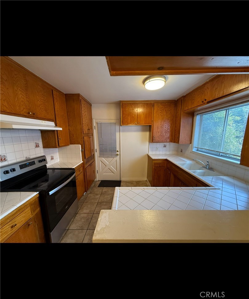 Van Nuys Condo: 6134 Hazeltine Avenue