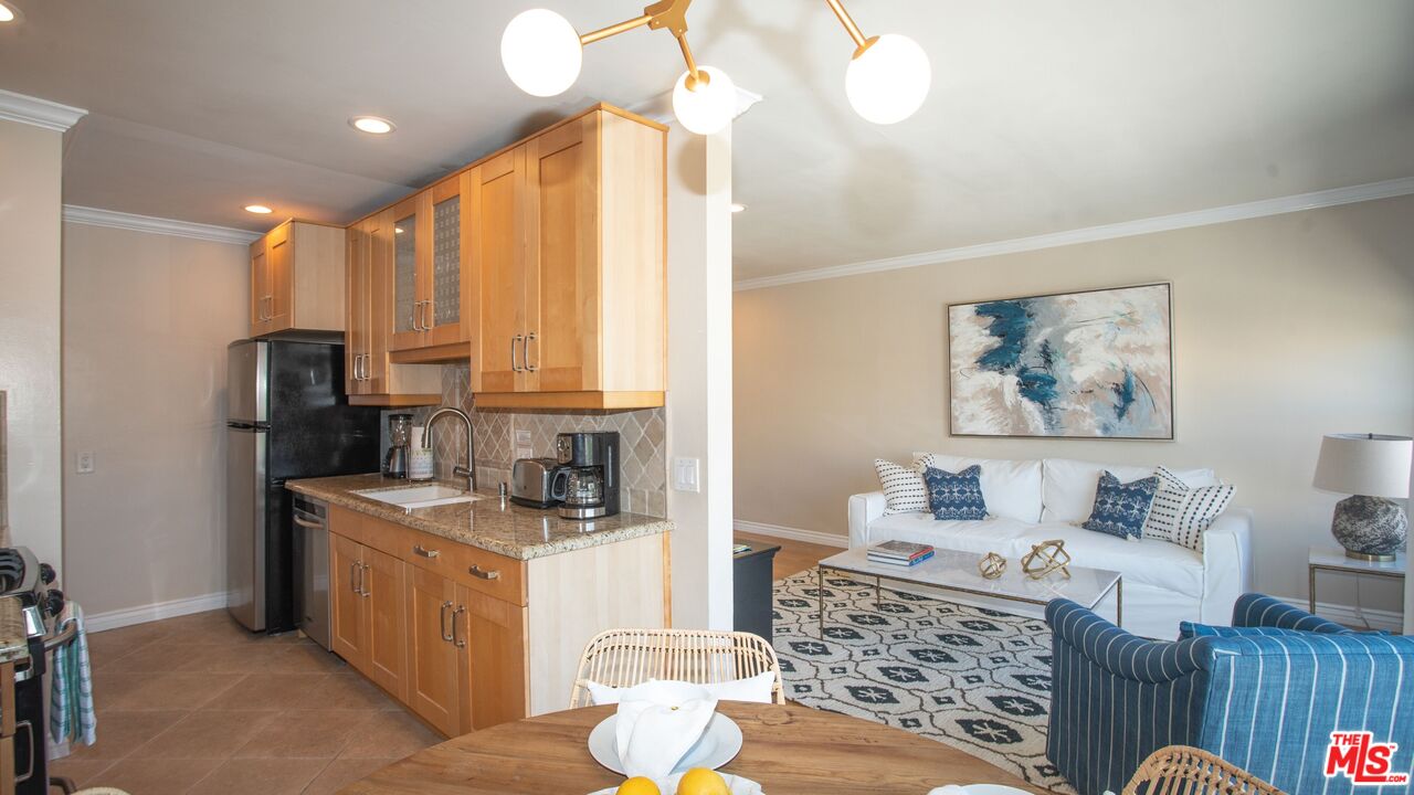 Santa Monica Condo: Ocean Avenue