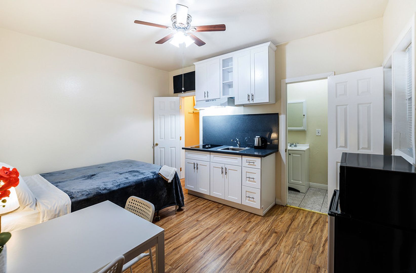 Los Angeles Apartment: 150 N Soto St