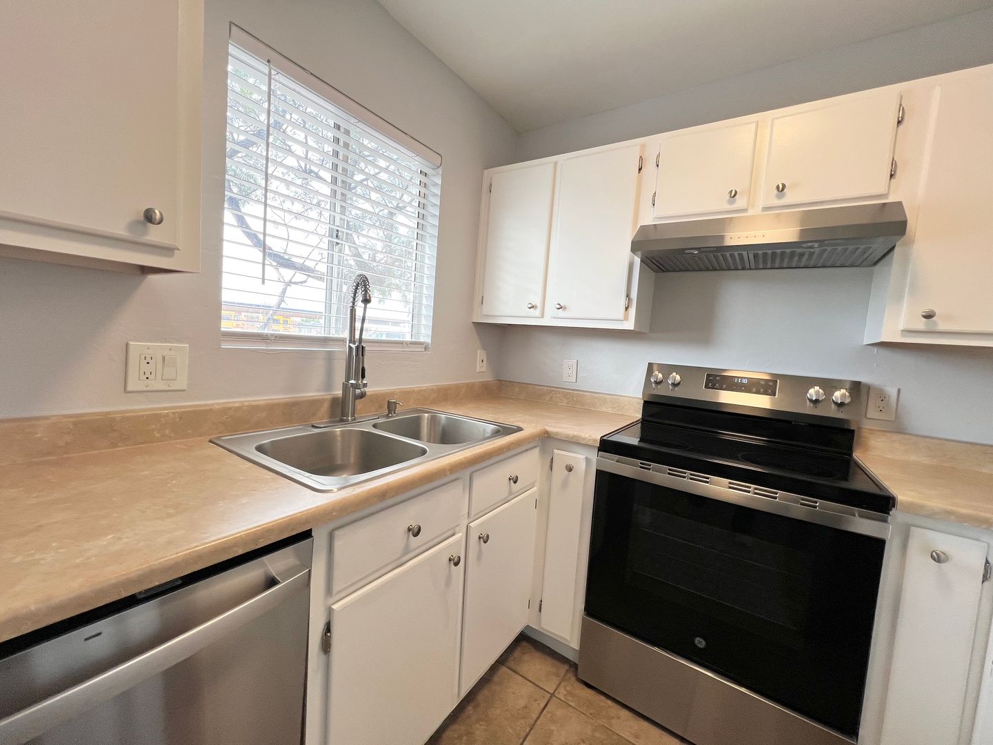 Florence Apartment: 440 E Florence Heights Dr