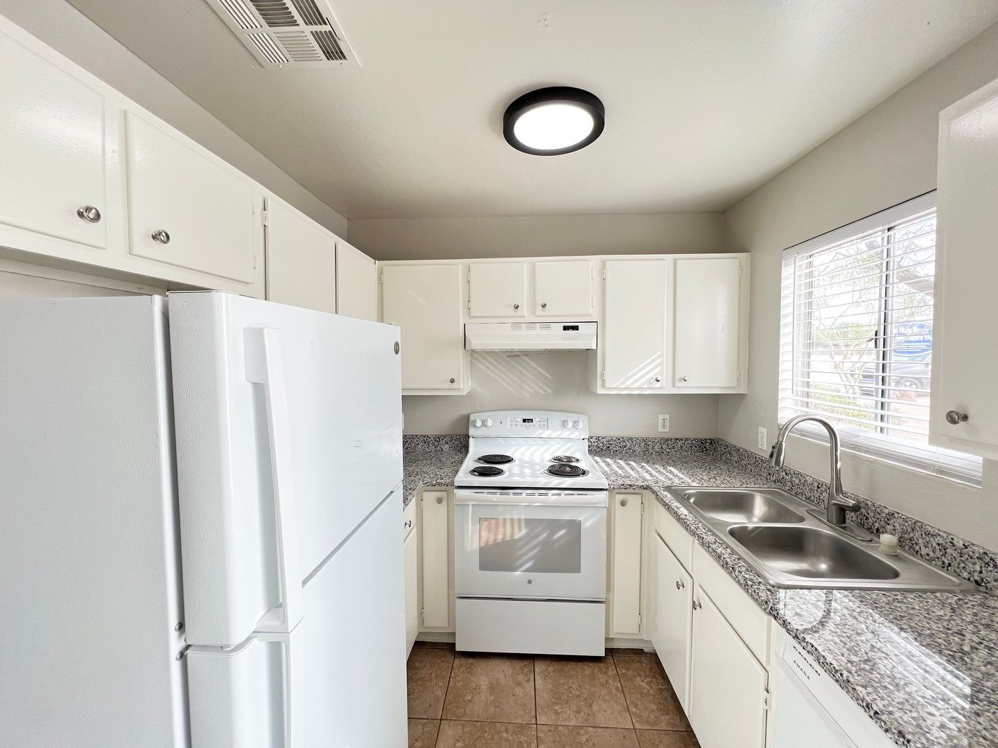 Florence Apartment: 440 E Florence Heights Dr