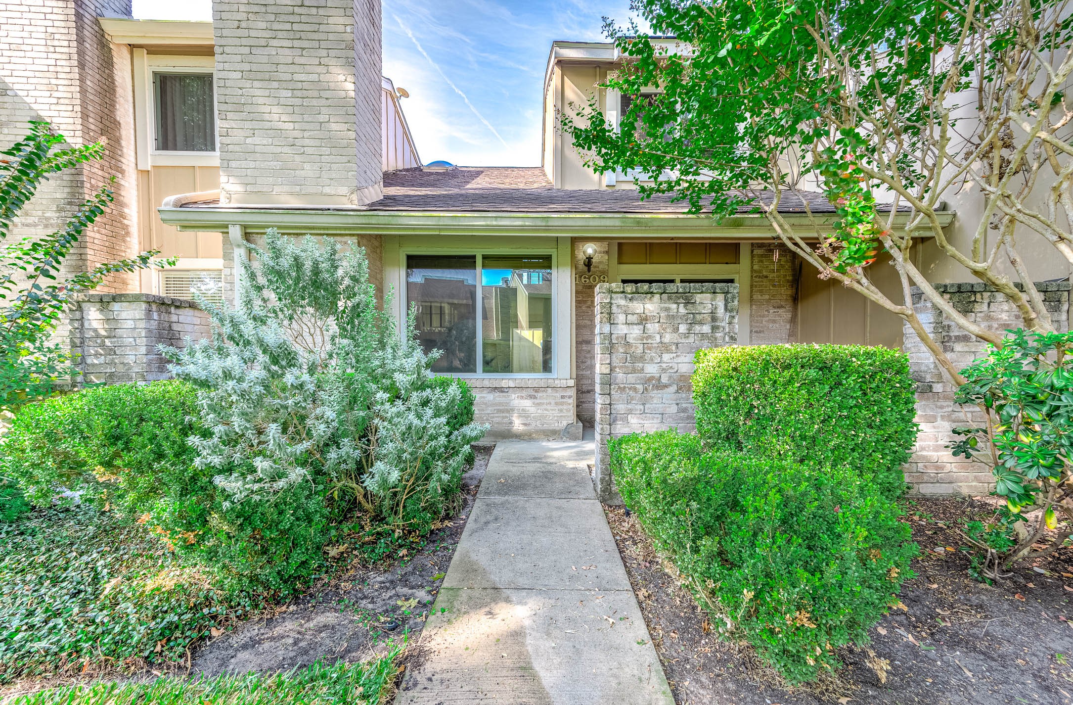 Houston Condo: 11609 Village Pl Drive