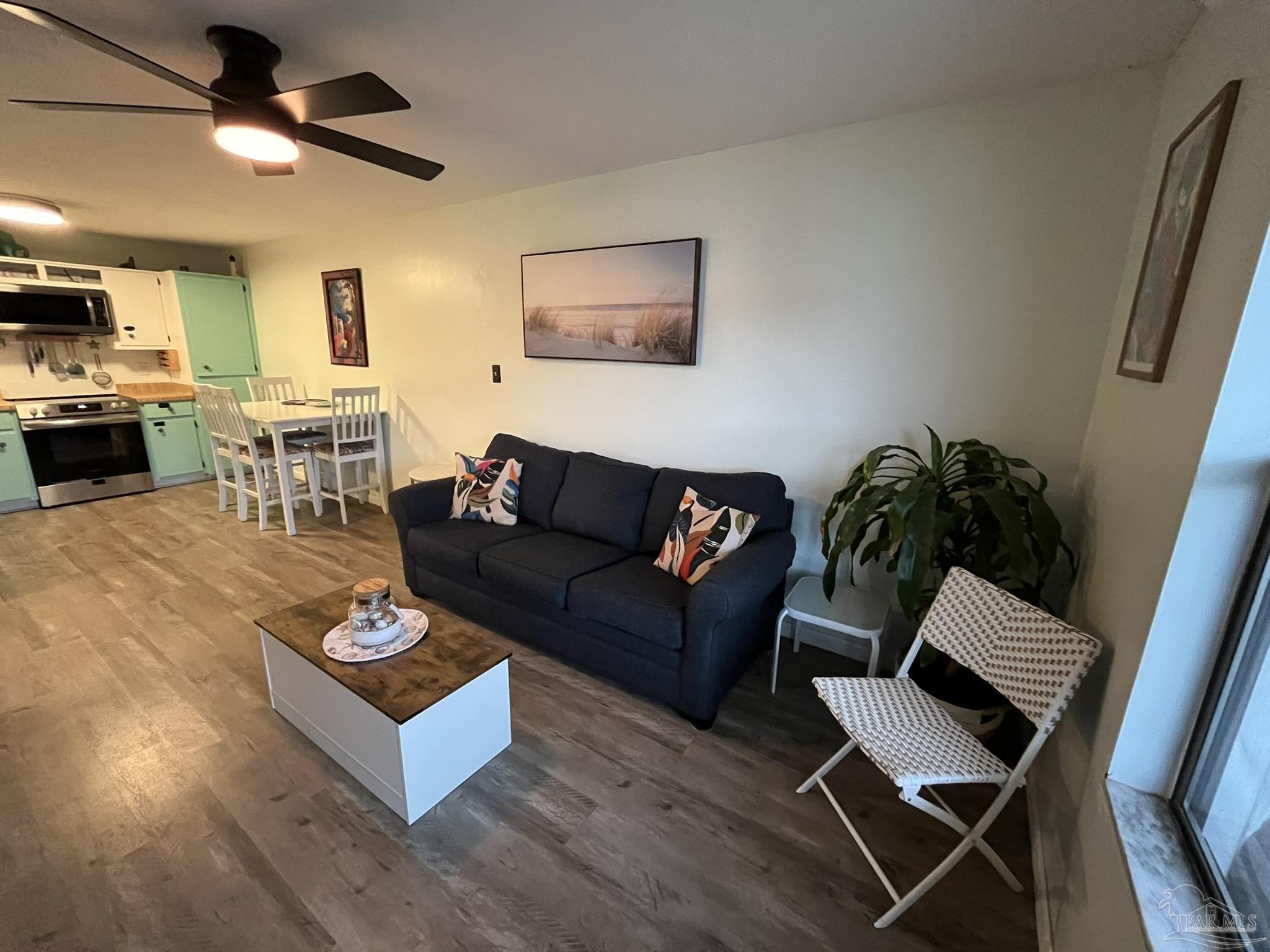 Gulf Breeze Condo: 3202 Redwood Lane