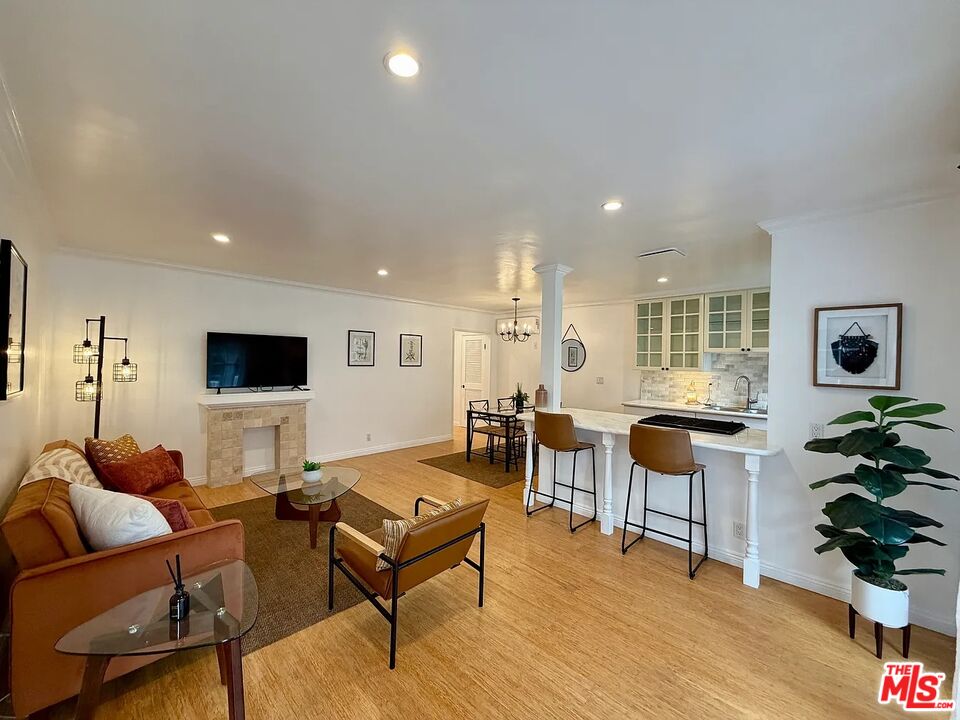 Santa Monica Condo: 1027 20th Street