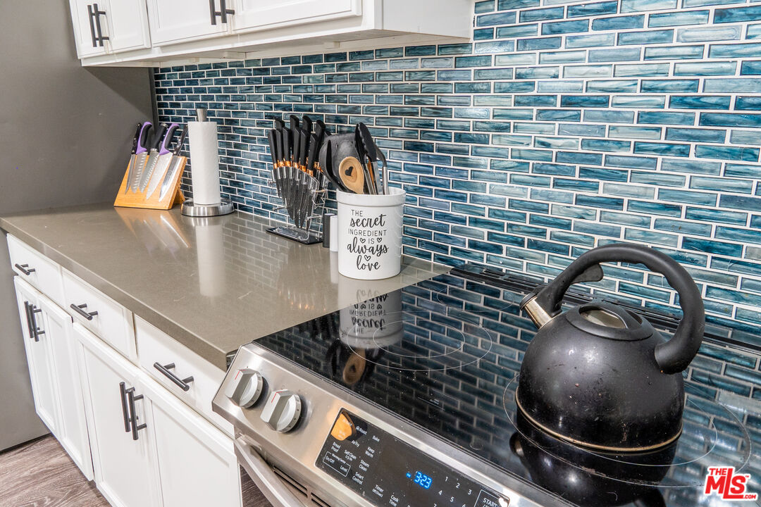 Los Angeles Condo: 346 Laveta Terrace