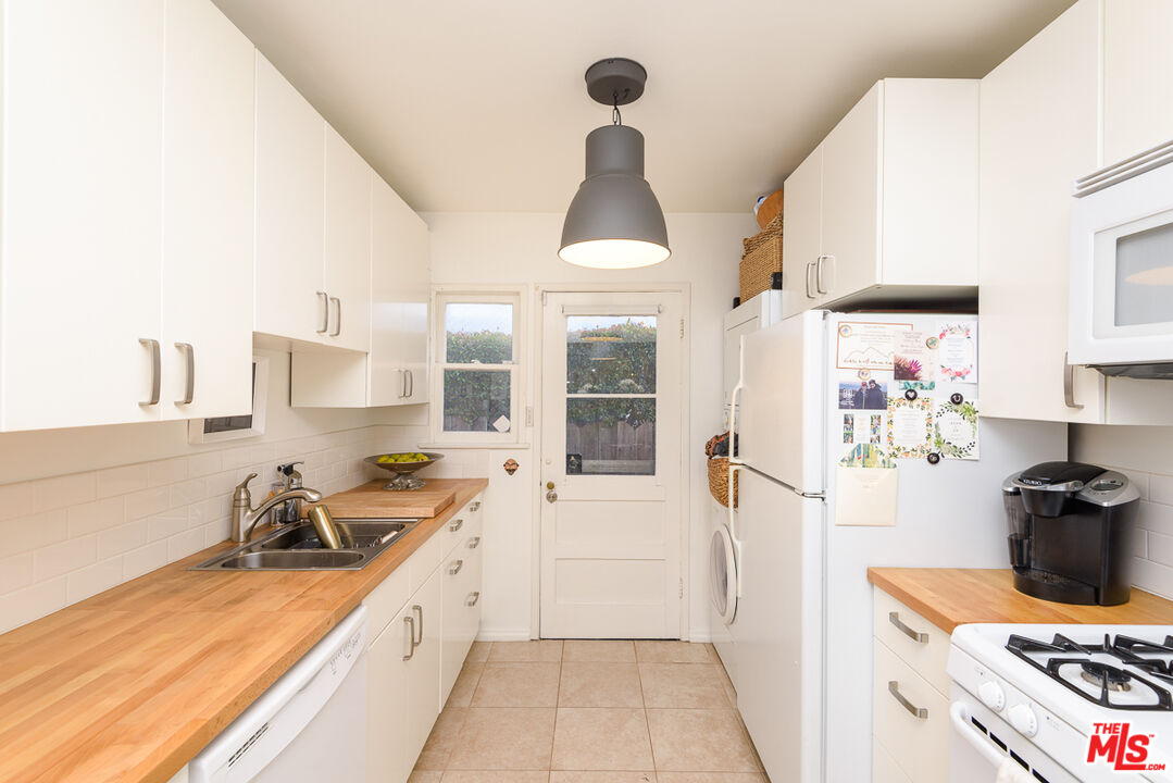 Los Angeles Condo: 11421 Burnham Street