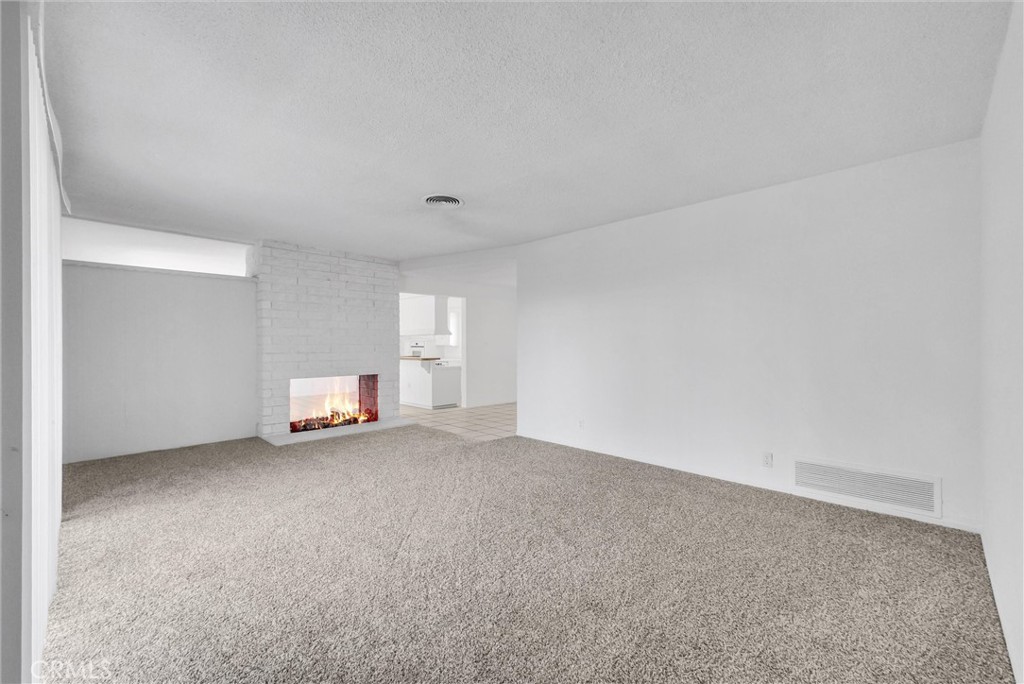 Santa Ana Condo: 13981 Brenan Way