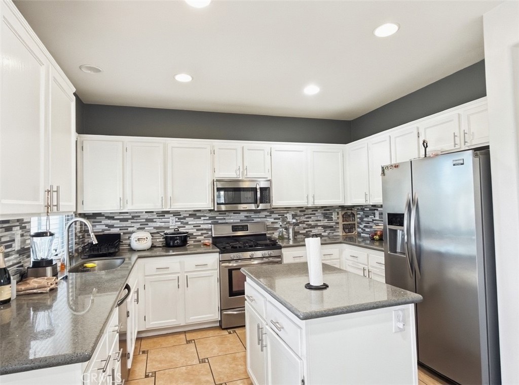 Beaumont Condo: 697 Calumet Avenue