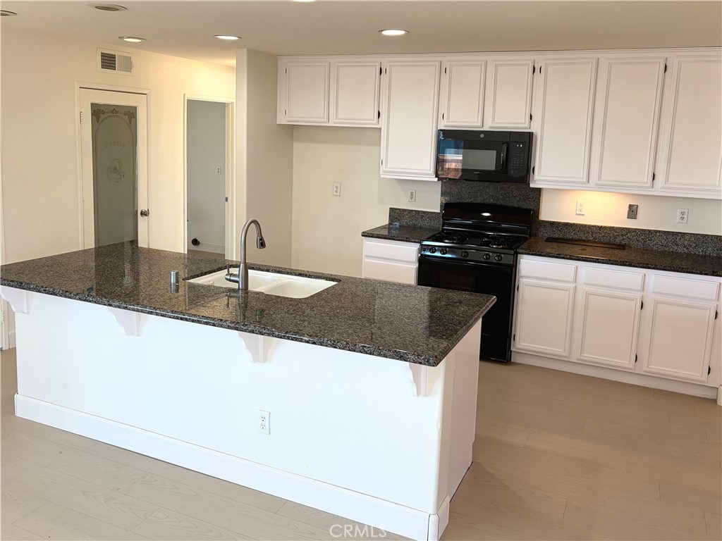 Adelanto Condo: 11849 Amanda Lane