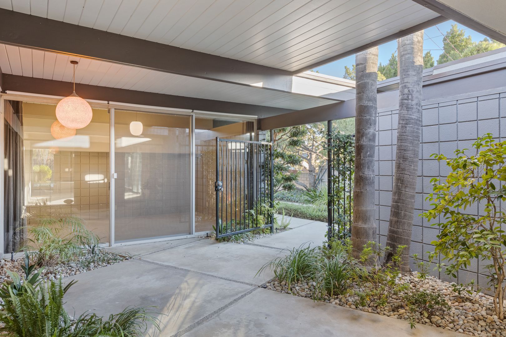 Chatsworth House: 10347 Cozycroft Ave.