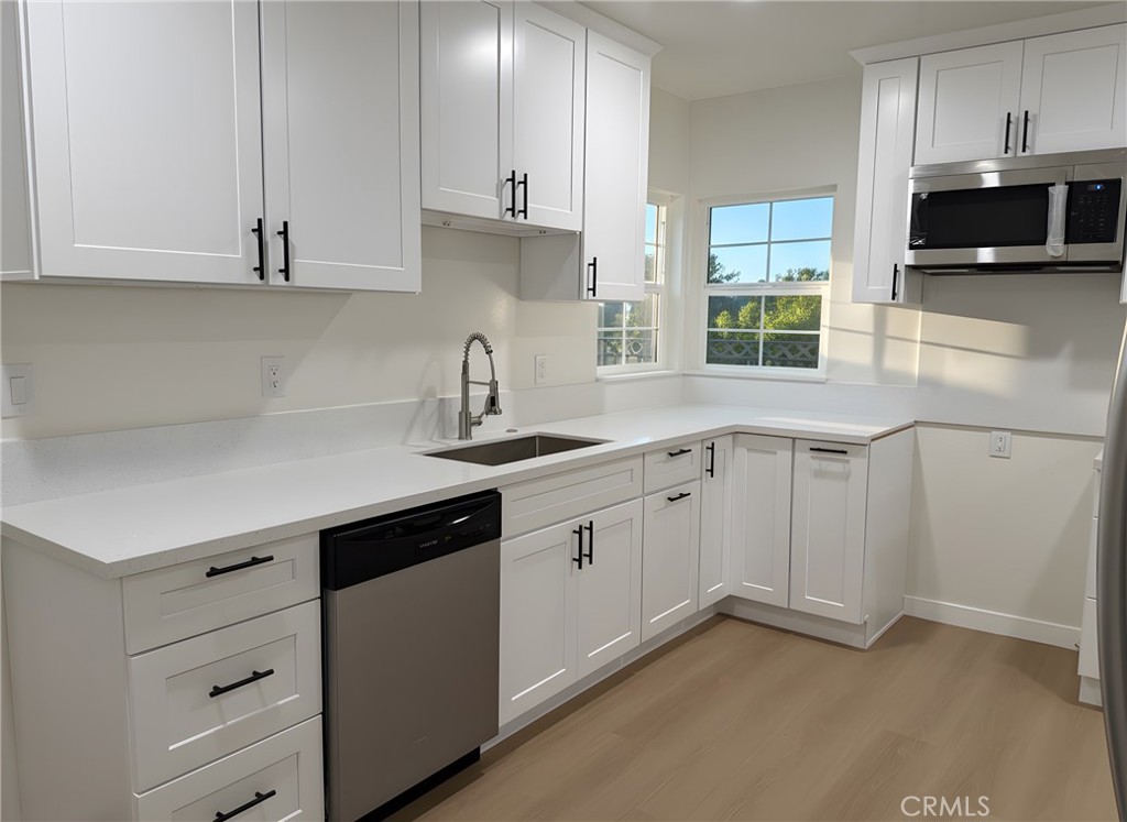 Valley Village Condo: 5912 Carpenter Avenue