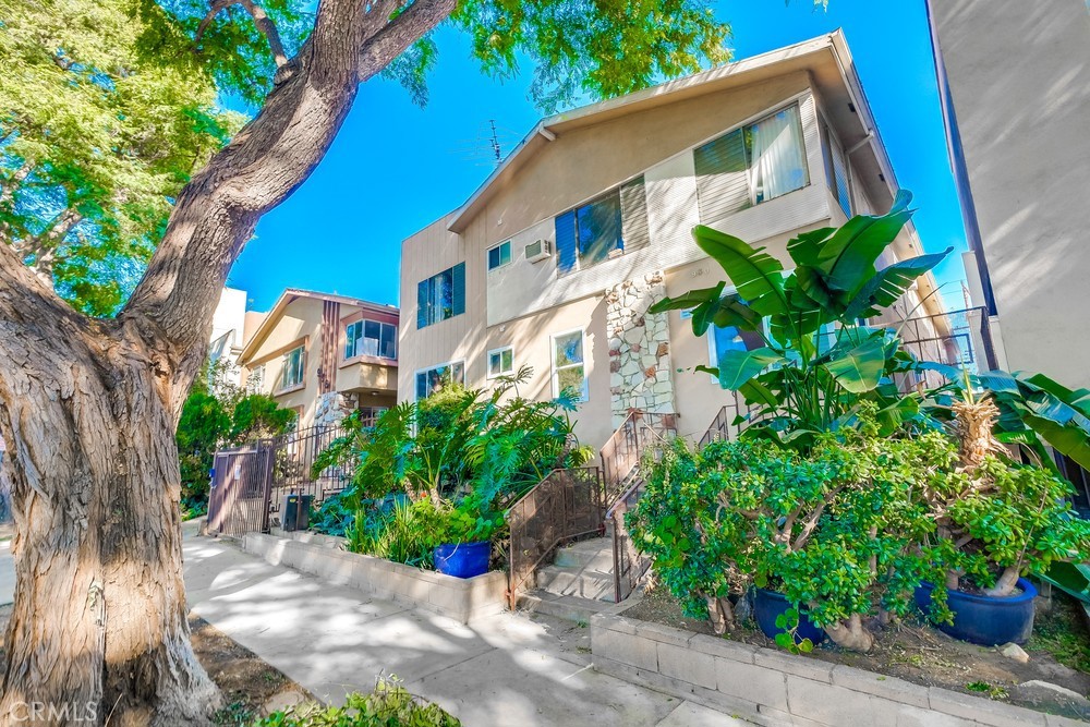 West Hollywood Condo: 930 North Stanley Avenue