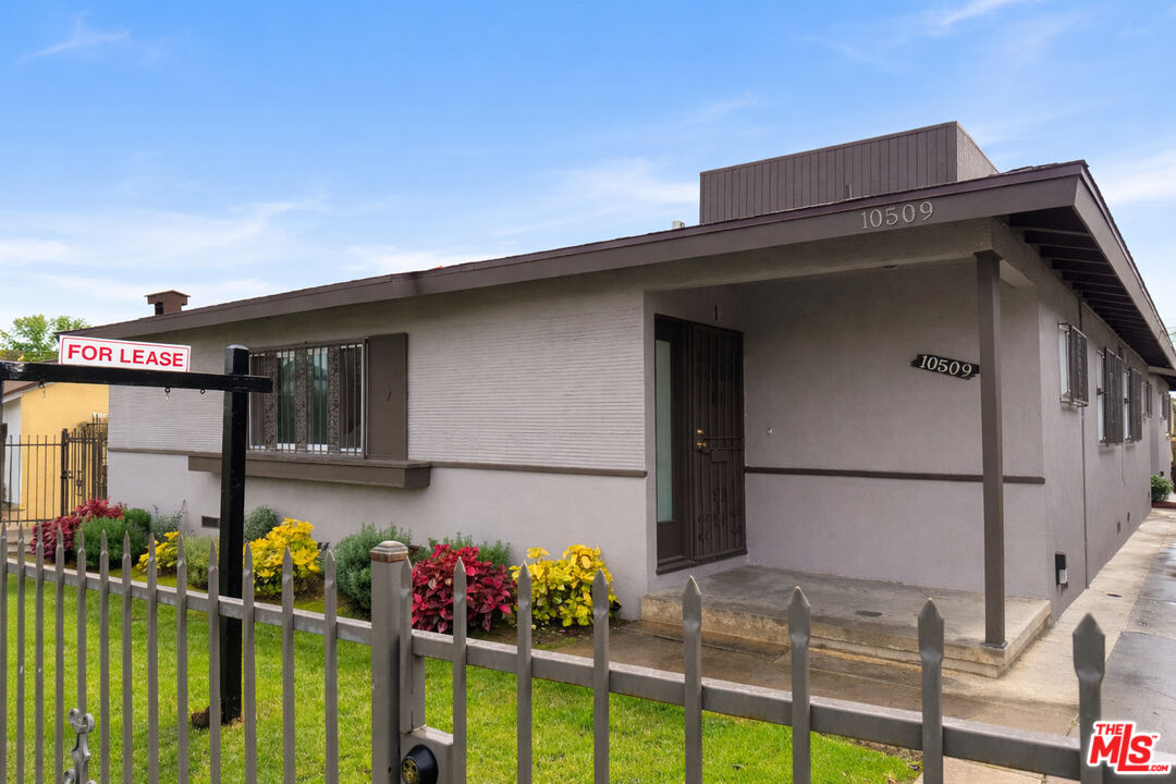 Inglewood Condo: 10509 South Van Ness Avenue