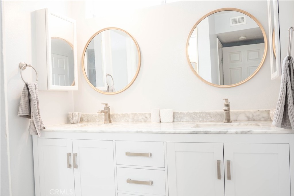 Sherman Oaks Condo: 4705 Kester Avenue